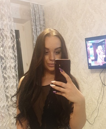Живу в Москве. У меня есть много возможностей для экстаза - от классического секса до ролевых игр и фетишей. Я гарантирую полный комфорт и конфиденциальность на встрече. Мои отзывы говорят сами за себя - мои клиенты остаются довольными и счастливыми. Загляни в мою фотогалерею, чтобы увидеть, насколько сексуальна и соблазнительна я выгляжу. Все твои самые сокровенные желания станут реальностью со мной. Жду тебя в Москве, чтобы подарить тебе незабываемые моменты наслаждения. 💋 Алиночка